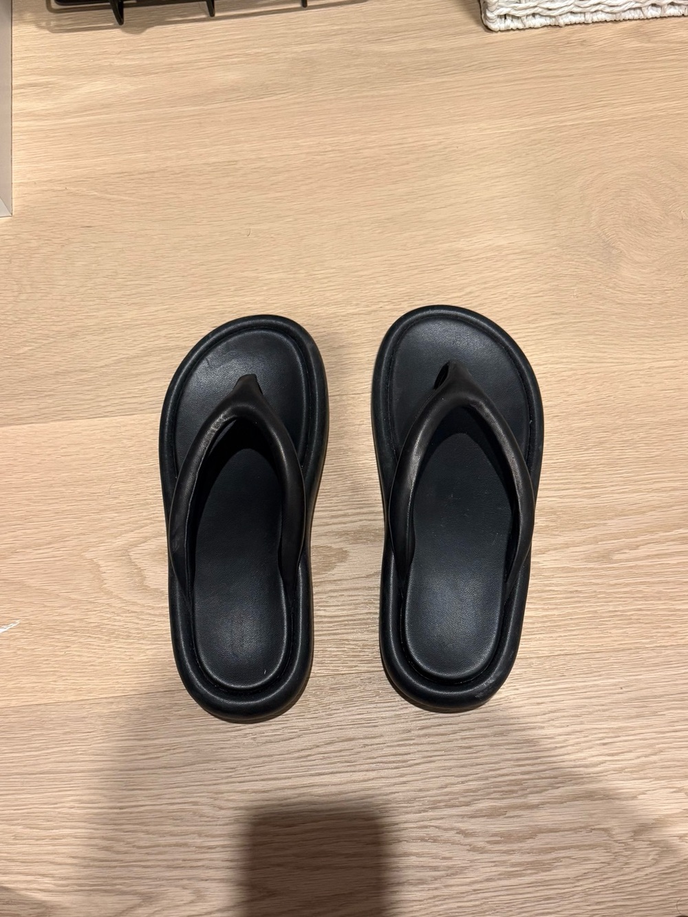 Black Women’s Thong Sandals - Sleek Minimal Design